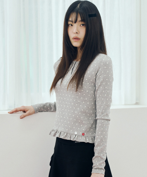 MIHEV(ミヘブ)の「ポルカドットフリルロングスリーブグレー(Tシャツ/カットソー・レディース・その他・SMALL/MEDIUM)」の1枚目の写真