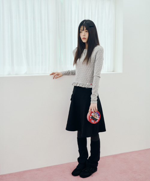 MIHEV(ミヘブ)の「ポルカドットフリルロングスリーブグレー(Tシャツ/カットソー・レディース・その他・SMALL/MEDIUM)」の4枚目の写真