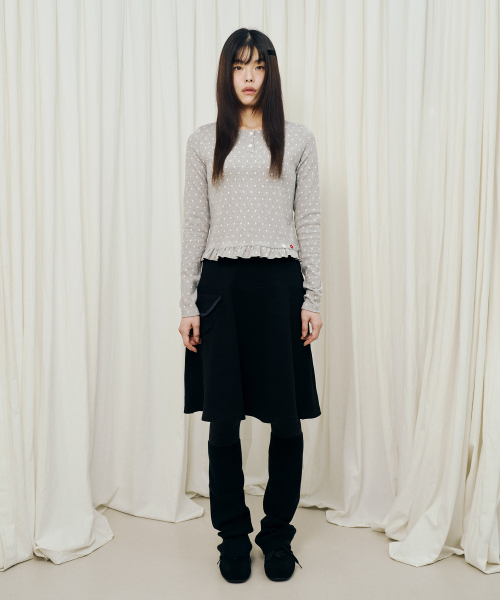 MIHEV(ミヘブ)の「ポルカドットフリルロングスリーブグレー(Tシャツ/カットソー・レディース・その他・SMALL/MEDIUM)」の5枚目の写真