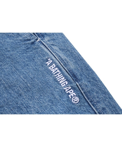 A BATHING APE（アベイシングエイプ）の「A BATHING APE PLEAT DENIM PANTS（デニムパンツ・メンズ・ライトインディゴブルー/ブラック・LARGE/MEDIUM/X-LARGE/XX-LARGE/SMALL）」の5枚目の写真
