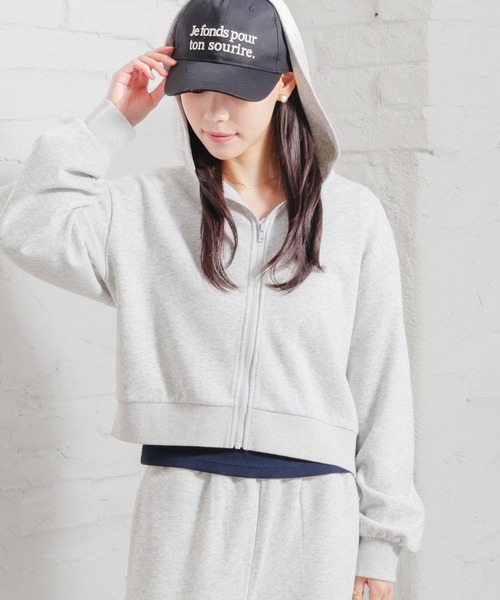 Honeys(ハニーズ)の「ショート丈ジップパーカー(パーカー・レディース・アイボリー系1/杢グレー/ブラック・SS/S/M/LL/L)」の1枚目の写真