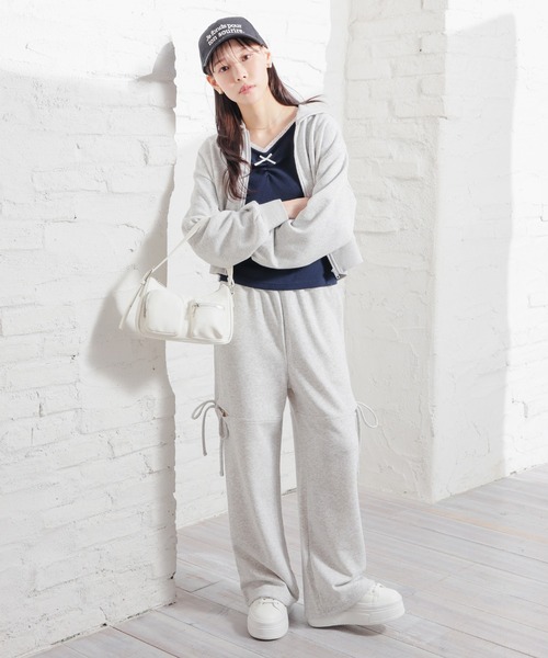 Honeys(ハニーズ)の「ショート丈ジップパーカー(パーカー・レディース・アイボリー系1/杢グレー/ブラック・SS/S/M/LL/L)」の9枚目の写真