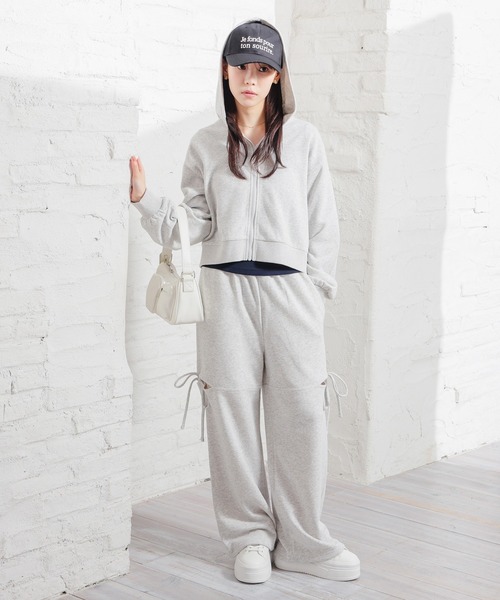 Honeys(ハニーズ)の「ショート丈ジップパーカー(パーカー・レディース・アイボリー系1/杢グレー/ブラック・SS/S/M/LL/L)」の10枚目の写真