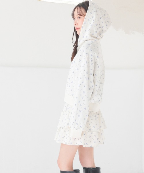 Honeys(ハニーズ)の「ショート丈ジップパーカー(パーカー・レディース・アイボリー系1/杢グレー/ブラック・SS/S/M/LL/L)」の15枚目の写真