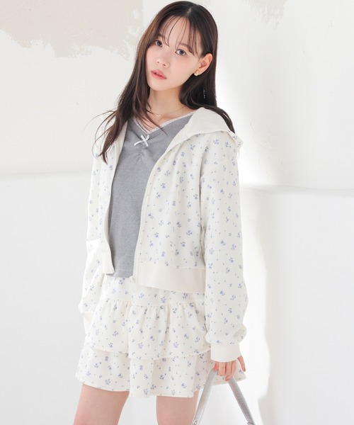 Honeys(ハニーズ)の「ショート丈ジップパーカー(パーカー・レディース・アイボリー系1/杢グレー/ブラック・SS/S/M/LL/L)」の16枚目の写真