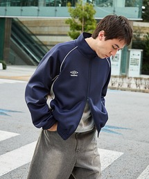 UMBRO（アンブロ）の「UMBRO/アンブロ 別注 ワンポイントロゴ刺繍 パイピング ラグランスリーブ ダブルジップ トラックジャケット（ジャージ）」