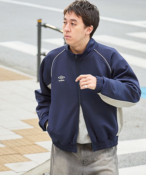 UMBRO/アンブロ 別注 ワンポイントロゴ刺繍 パイピング ラグラン