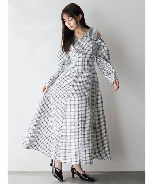 dazzlin(ダズリン)の「ショルダーリボンシェイプワンピース(ワンピース・レディース・ブルー/オフホワイト/インディゴブルー/ブラック・MEDIUM/SMALL)」の5枚目の写真