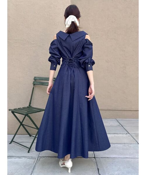 dazzlin(ダズリン)の「ショルダーリボンシェイプワンピース(ワンピース・レディース・ブルー/オフホワイト/インディゴブルー/ブラック・MEDIUM/SMALL)」の10枚目の写真