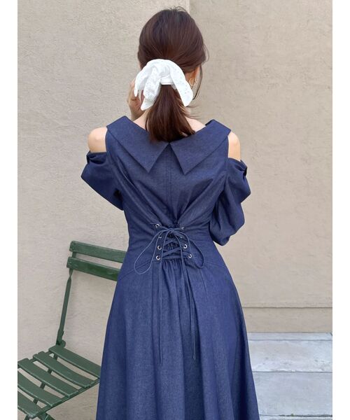 dazzlin(ダズリン)の「ショルダーリボンシェイプワンピース(ワンピース・レディース・ブルー/オフホワイト/インディゴブルー/ブラック・MEDIUM/SMALL)」の13枚目の写真