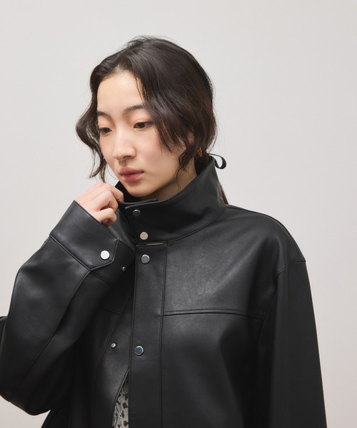 ADAM ET ROPE'（アダムエロペ）の「シンセティックレザースタンドネックブルゾン（ブルゾン・レディース・ブラック/キナリ・FREE）」の21枚目の写真