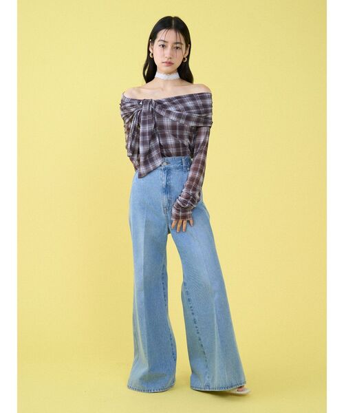 LAGUNAMOON（ラグナムーン）の「センタープレスワイドフレアデニムパンツ（デニムパンツ・レディース・インディゴブルー/ライトブルー・MEDIUM/SMALL）」の17枚目の写真