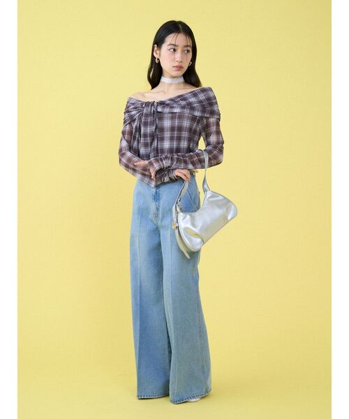 LAGUNAMOON（ラグナムーン）の「センタープレスワイドフレアデニムパンツ（デニムパンツ・レディース・インディゴブルー/ライトブルー・MEDIUM/SMALL）」の13枚目の写真