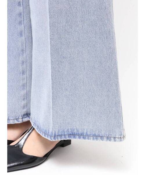 LAGUNAMOON（ラグナムーン）の「センタープレスワイドフレアデニムパンツ（デニムパンツ・レディース・インディゴブルー/ライトブルー・MEDIUM/SMALL）」の12枚目の写真