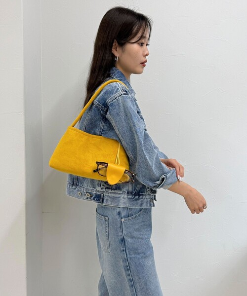 fredy emue（フレディエミュ）の「ホルダーチャーム付きワンハンドルバッグ（ショルダーバッグ・レディース・イエロー/キャメル/ブラック・FREE）」の6枚目の写真