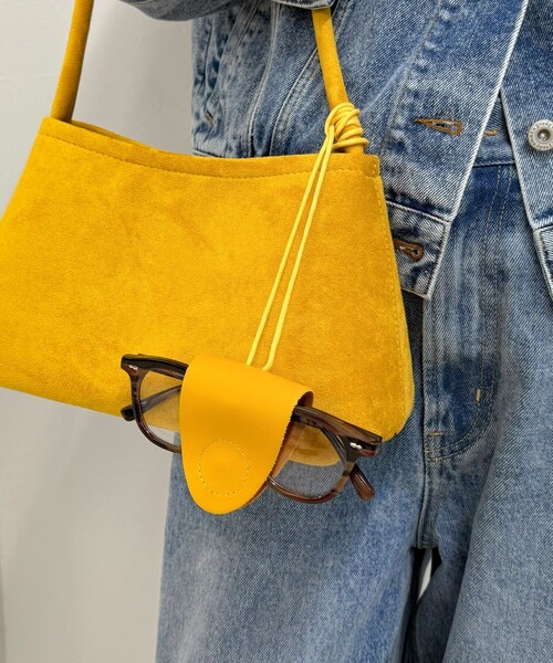 fredy emue（フレディエミュ）の「ホルダーチャーム付きワンハンドルバッグ（ショルダーバッグ・レディース・イエロー/キャメル/ブラック・FREE）」の8枚目の写真