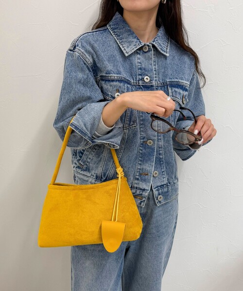 fredy emue（フレディエミュ）の「ホルダーチャーム付きワンハンドルバッグ（ショルダーバッグ・レディース・イエロー/キャメル/ブラック・FREE）」の9枚目の写真