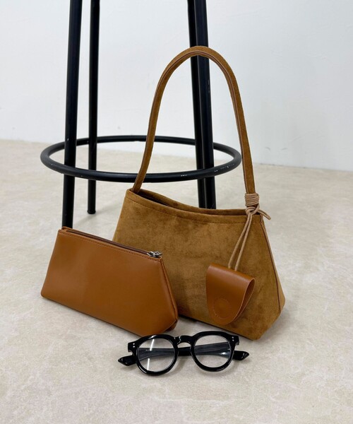 fredy emue（フレディエミュ）の「ホルダーチャーム付きワンハンドルバッグ（ショルダーバッグ・レディース・イエロー/キャメル/ブラック・FREE）」の16枚目の写真