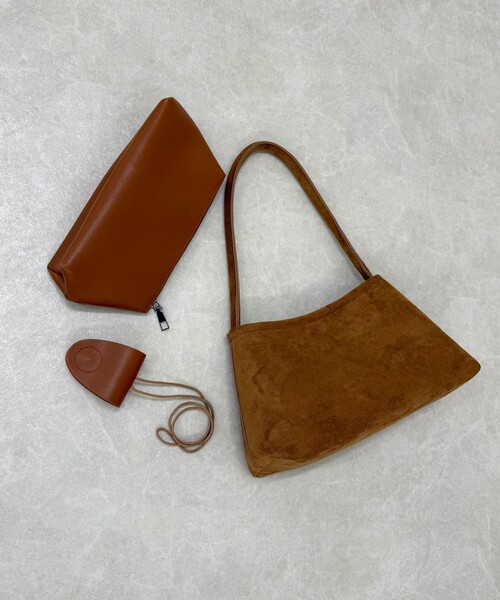 fredy emue（フレディエミュ）の「ホルダーチャーム付きワンハンドルバッグ（ショルダーバッグ・レディース・イエロー/キャメル/ブラック・FREE）」の17枚目の写真