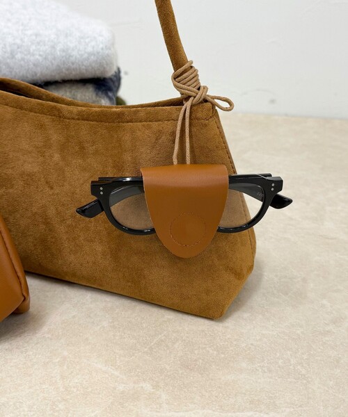 fredy emue（フレディエミュ）の「ホルダーチャーム付きワンハンドルバッグ（ショルダーバッグ・レディース・イエロー/キャメル/ブラック・FREE）」の18枚目の写真