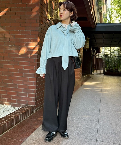 DOUBLE NAME(ダブルネーム)の「ボウタイフェイクスエードシャツ(シャツ/ブラウス・レディース・ブルー/オフホワイト・FREE)」の3枚目の写真