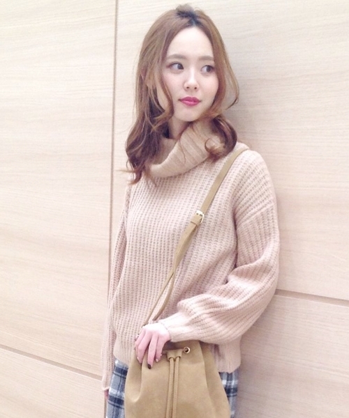 Chico(チコ)の「【who's who Chico】オフタートル方畦ニットプルオーバー(ニット/セーター・レディース・グレー/ピンクベージュ/オフホワイト/ベージュ・FREE)」の4枚目の写真