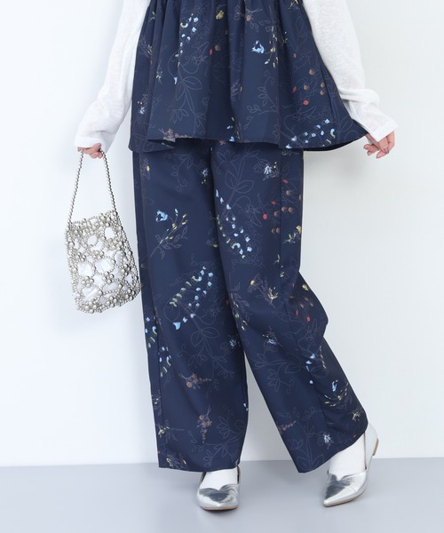 FUNALIVE(ファンアライブ)の「花柄プリントパンツ(その他パンツ・レディース・オフホワイト/ネイビー/ブラック・M)」の2枚目の写真