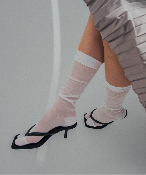 FAKUI（ファクイ）の「LOOSE SHEER TABI SOCKS / ルーズシアー足袋ソックス（ソックス/靴下・レディース・ブルー/ホワイト/ブラック・22.0～24.0cm）」の2枚目の写真