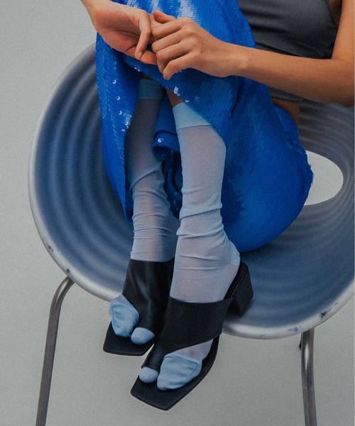 FAKUI（ファクイ）の「LOOSE SHEER TABI SOCKS / ルーズシアー足袋ソックス（ソックス/靴下・レディース・ブルー/ホワイト/ブラック・22.0～24.0cm）」の3枚目の写真