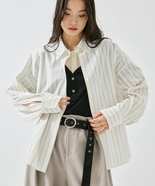 STUDIOUS(ステュディオス)の「【STUDIOUS/ステュディオス】Wide Stripe 2way Shirt/ワイドストライプツーウェイシャツ/くびれ効果/春服/ウォッシャブル/スタンドカラー対応(シャツ/ブラウス・レディース・オフホワイト/ワイン/グレー/サックスブルー・FREE)」の2枚目の写真