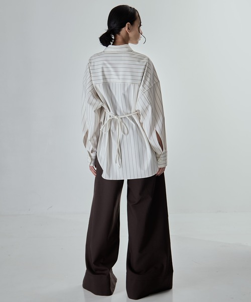 STUDIOUS(ステュディオス)の「【STUDIOUS/ステュディオス】Wide Stripe 2way Shirt/ワイドストライプツーウェイシャツ/くびれ効果/春服/ウォッシャブル/スタンドカラー対応(シャツ/ブラウス・レディース・オフホワイト/ワイン/グレー/サックスブルー・FREE)」の11枚目の写真