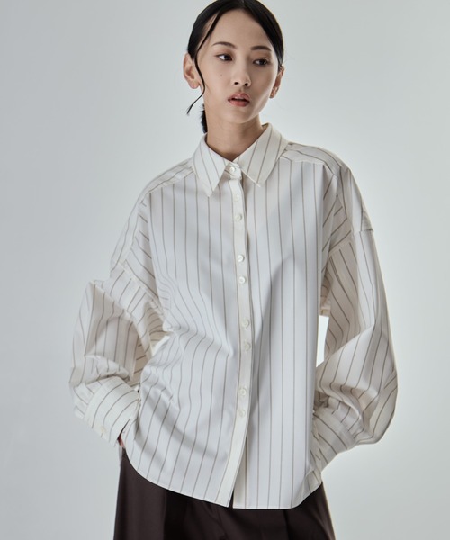 STUDIOUS(ステュディオス)の「【STUDIOUS/ステュディオス】Wide Stripe 2way Shirt/ワイドストライプツーウェイシャツ/くびれ効果/春服/ウォッシャブル/スタンドカラー対応(シャツ/ブラウス・レディース・オフホワイト/ワイン/グレー/サックスブルー・FREE)」の15枚目の写真