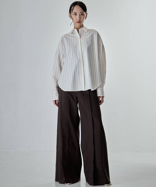 STUDIOUS(ステュディオス)の「【STUDIOUS/ステュディオス】Wide Stripe 2way Shirt/ワイドストライプツーウェイシャツ/くびれ効果/春服/ウォッシャブル/スタンドカラー対応(シャツ/ブラウス・レディース・オフホワイト/ワイン/グレー/サックスブルー・FREE)」の6枚目の写真