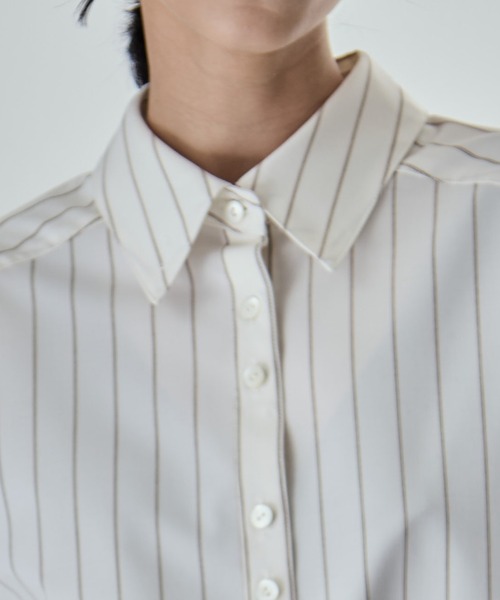 STUDIOUS(ステュディオス)の「【STUDIOUS/ステュディオス】Wide Stripe 2way Shirt/ワイドストライプツーウェイシャツ/くびれ効果/春服/ウォッシャブル/スタンドカラー対応(シャツ/ブラウス・レディース・オフホワイト/ワイン/グレー/サックスブルー・FREE)」の22枚目の写真