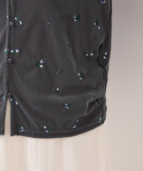 VIS(ビス)の「フロッキーチュール刺しゅうカーディガン/2WAY(カーディガン/ボレロ・レディース・チャコールグレー/ダークブラウン/キナリ・FREE)」の5枚目の写真