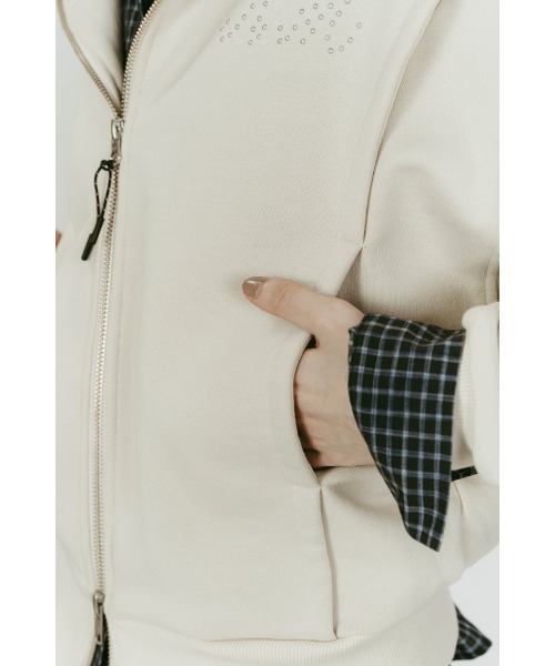 Knuth Marf（クヌースマーフ）の「pierced hooded sweatshirt（パーカー・レディース・ブルー/ライトベージュ/チャコール・FREE）」の11枚目の写真