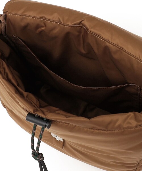 NOMADIS（ノマディス）の「【SHIPS一部別注】NOMADIS:LUCK PACK（ショルダーバッグ・レディース・ネイビー/キャメル・ONE SIZE）」の4枚目の写真