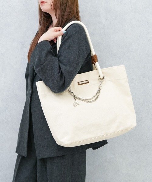 MURUA（ムルーア）の「【MURUA/ムルーア】 CANVAS SERIES　シルバーチェーン付きトートバッグ（トートバッグ・レディース・ブラック/アイボリー・FREE）」の2枚目の写真