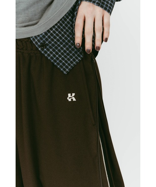 Knuth Marf（クヌースマーフ）の「Knuth Marf zip-up track pants（その他パンツ・レディース・ブラック/ブラウン・X-SMALL/SMALL/MEDIUM）」の15枚目の写真