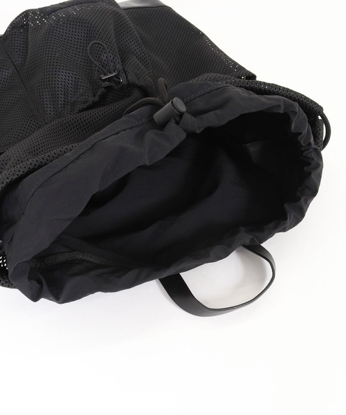 ADAM PATEK（アダムパテック）の「ADAMPATEK/leather trimmed  mesh drawstring bag/レザーxメッシュ巾着ナップサック（バックパック/リュック・メンズ・ブラック・FREE）」の15枚目の写真