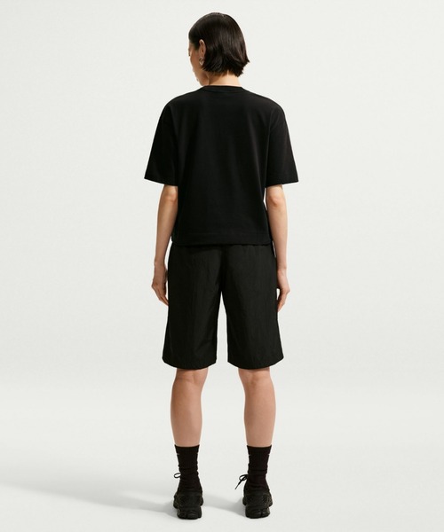 NIKE(ナイキ)の「ナイキ スポーツウェア ウィメンズ ミッドライズ ルーズ ニーレングス ショートパンツ / Nike Sportswear Women's Mid-Rise Loose Knee-Length Shorts IH8465-010 Black(その他パンツ・レディース・ブラック・XS/M/S/XL/L)」の4枚目の写真