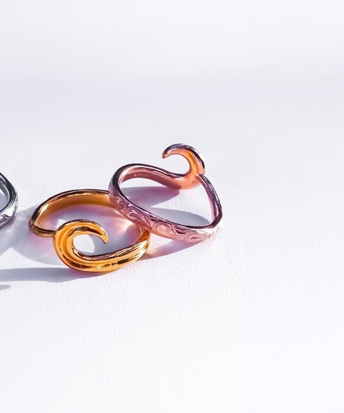 IRIEBEACH(アイリービーチ)の「Wave ring/【ハワイアンジュエリー】【サージカルステンレス】【金属アレルギー対応】【IRIEBEACH / アイリービーチ】つけっぱなしOK(リング・レディース・ゴールド/シルバー/ピンク・3号/5号/7号/19号/17号/13号/9号/11号/21号/15号)」の2枚目の写真