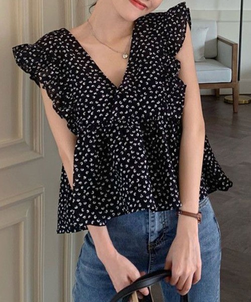 SallyLunn(サリーラン)の「小花柄フリルスリーブブラウス(シャツ/ブラウス・レディース・ブラック・LARGE/MEDIUM)」の1枚目の写真