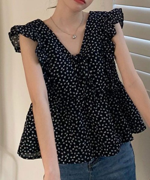 SallyLunn(サリーラン)の「小花柄フリルスリーブブラウス(シャツ/ブラウス・レディース・ブラック・LARGE/MEDIUM)」の2枚目の写真