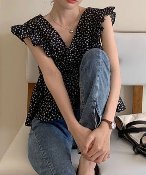 SallyLunn(サリーラン)の「小花柄フリルスリーブブラウス(シャツ/ブラウス・レディース・ブラック・LARGE/MEDIUM)」の8枚目の写真