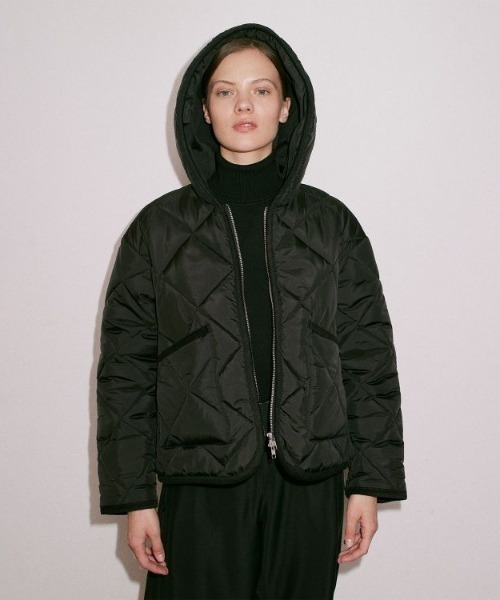 LAVENHAM（ラベンハム）の「Big Quilt Zipped Craydon Womens / ビッグ キルト ジップド クレイドン ウィメンズ（その他アウター・レディース・ダークブラック・10/6/12/8）」の3枚目の写真