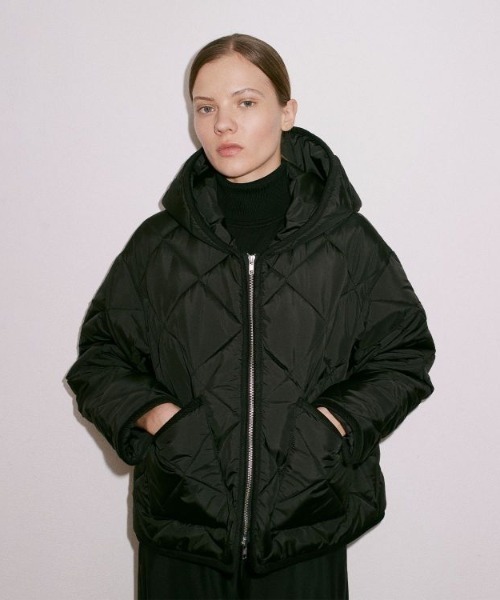 LAVENHAM（ラベンハム）の「Big Quilt Zipped Craydon Womens / ビッグ キルト ジップド クレイドン ウィメンズ（その他アウター・レディース・ダークブラック・10/6/12/8）」の2枚目の写真
