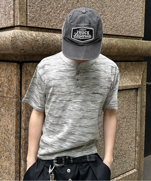 kutir（クティール）の「HENLEY NECK SILVER BUTTON BORDER TSHIRT／ヘンリーネック シルバーボタン ボーダーTEE（Tシャツ/カットソー・メンズ・ブラック/杢グレー/ブラウン・LARGE/MEDIUM）」の2枚目の写真