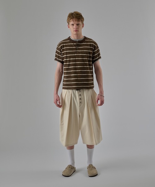 kutir（クティール）の「HENLEY NECK SILVER BUTTON BORDER TSHIRT／ヘンリーネック シルバーボタン ボーダーTEE（Tシャツ/カットソー・メンズ・ブラック/杢グレー/ブラウン・LARGE/MEDIUM）」の7枚目の写真
