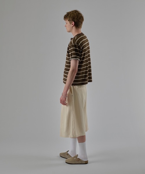 kutir（クティール）の「HENLEY NECK SILVER BUTTON BORDER TSHIRT／ヘンリーネック シルバーボタン ボーダーTEE（Tシャツ/カットソー・メンズ・ブラック/杢グレー/ブラウン・LARGE/MEDIUM）」の5枚目の写真